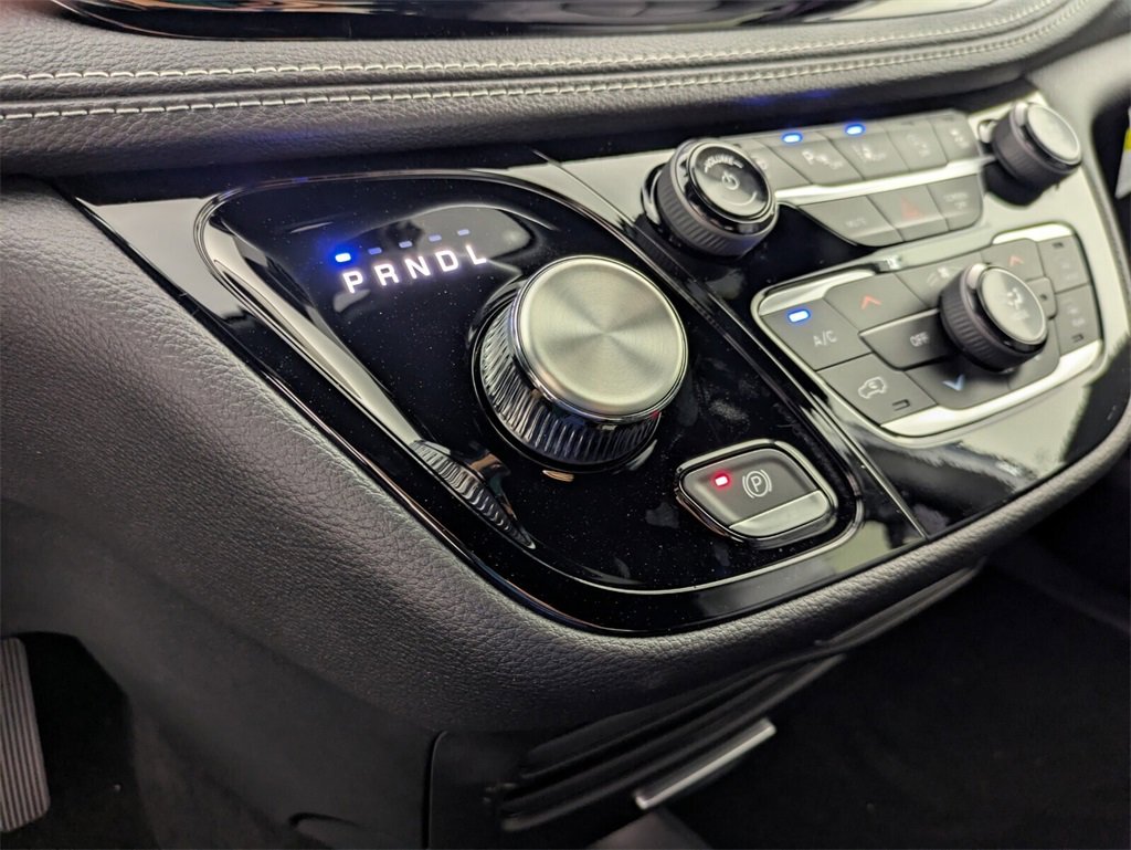 2025 Chrysler Pacifica photo 23