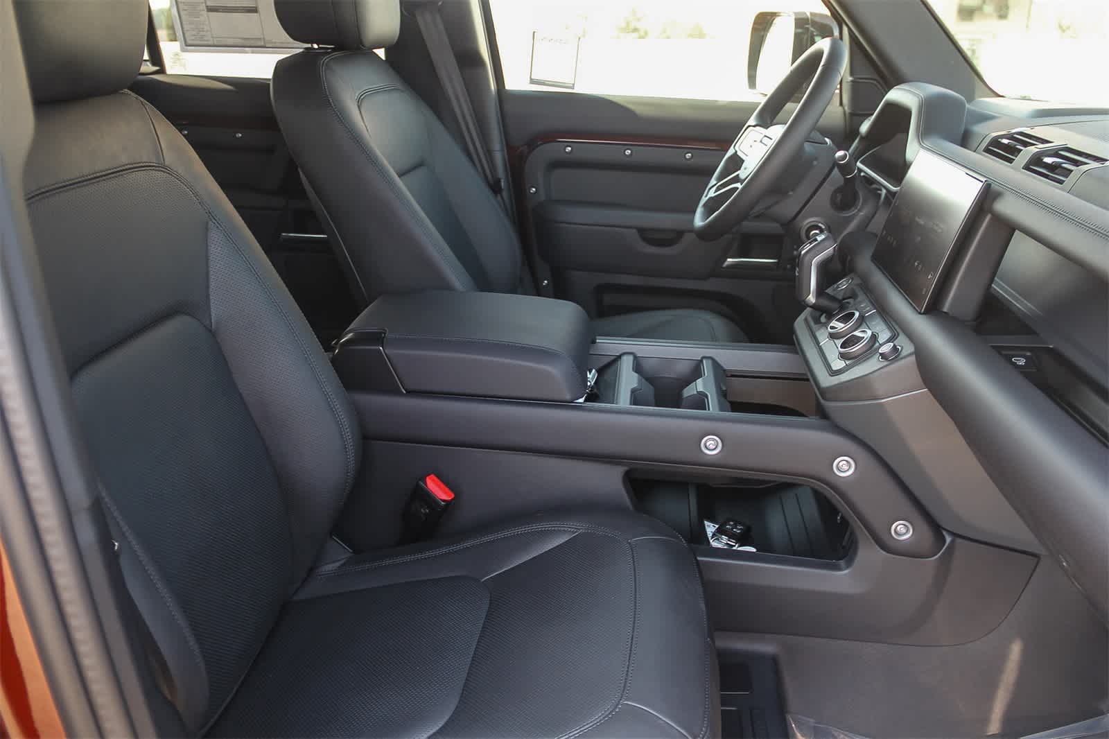 2025 Land Rover Defender 130 X-Dynamic SE photo 21