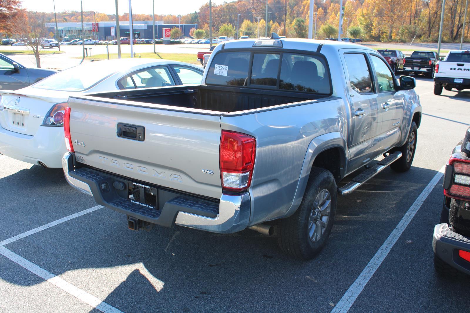 2017 Toyota Tacoma SR5 photo 4