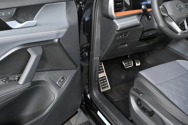 2025 Volkswagen Tiguan SEL R-Line Black photo 8