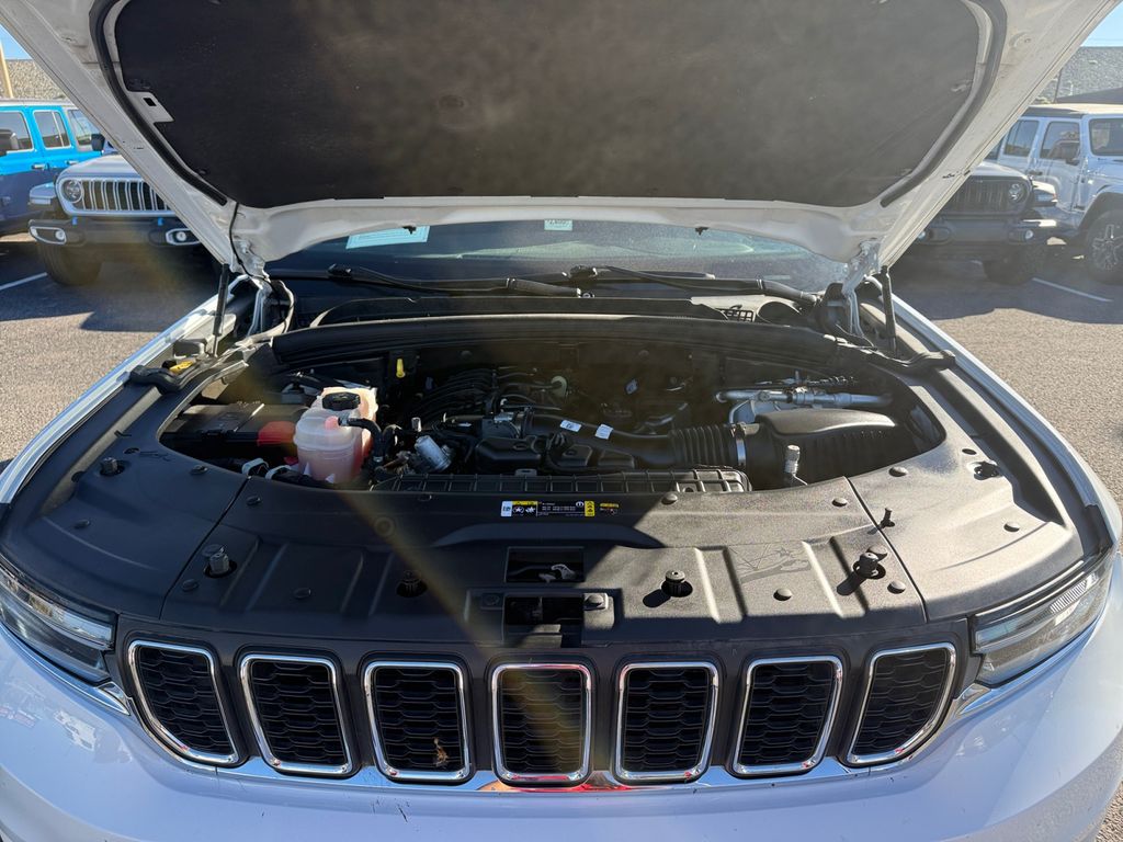 2023 Jeep Grand Cherokee Laredo photo 20