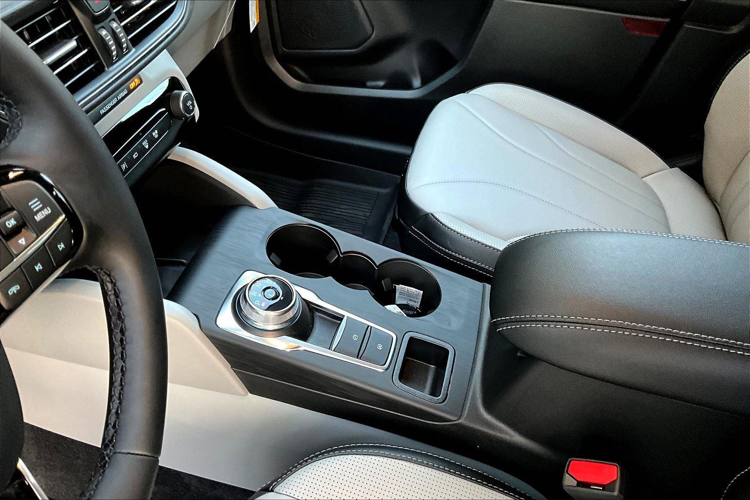 2025 Ford Escape Premium photo 8