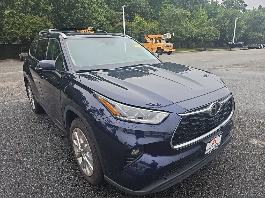 2023 Toyota Highlander Limited photo 3