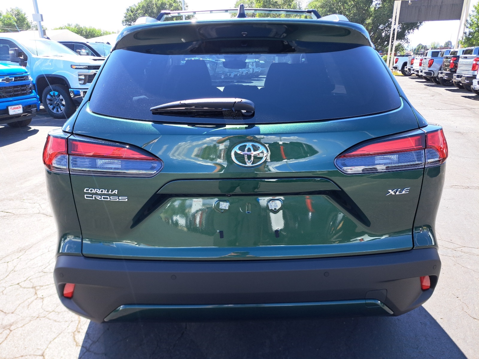 2025 Toyota Corolla Cross XLE photo 3