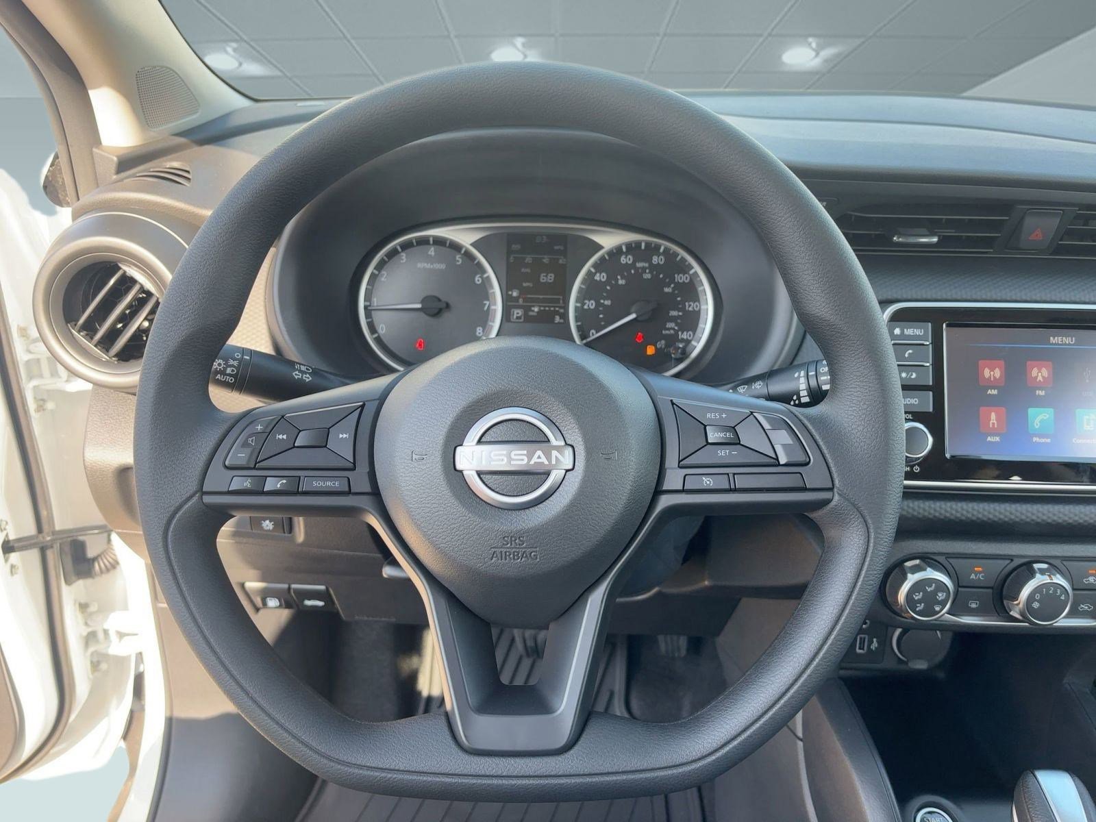 2025 Nissan Kicks Play S photo 16