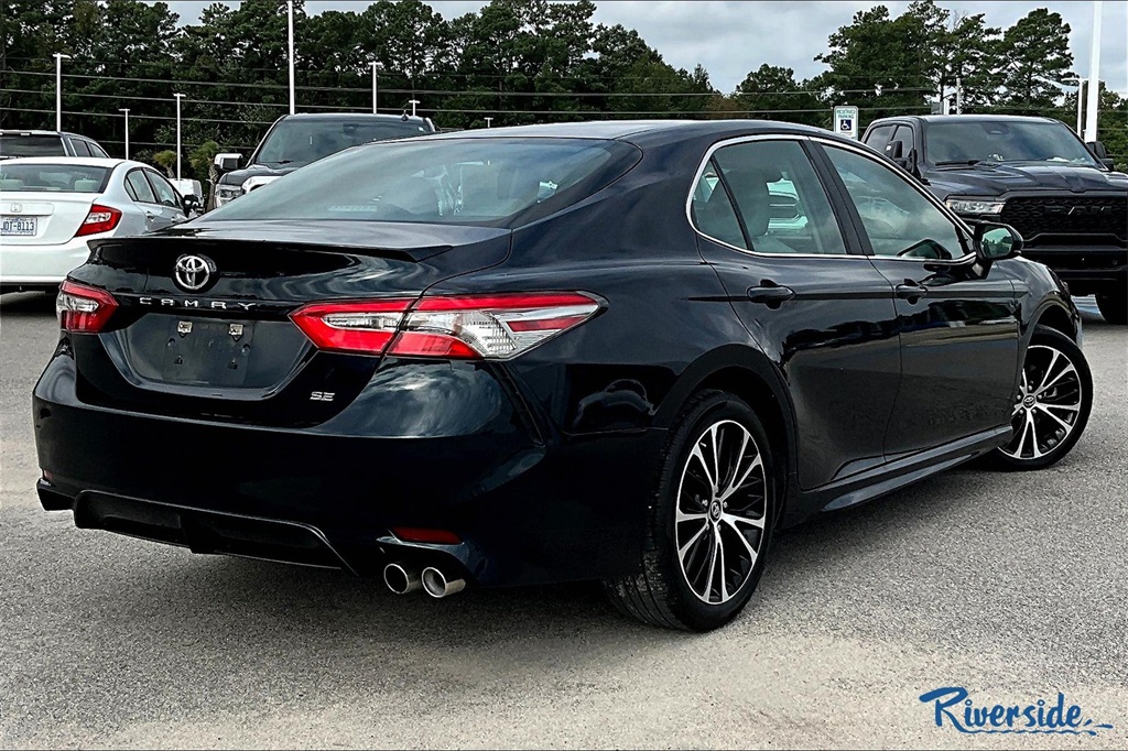 2018 Toyota Camry LE photo 4