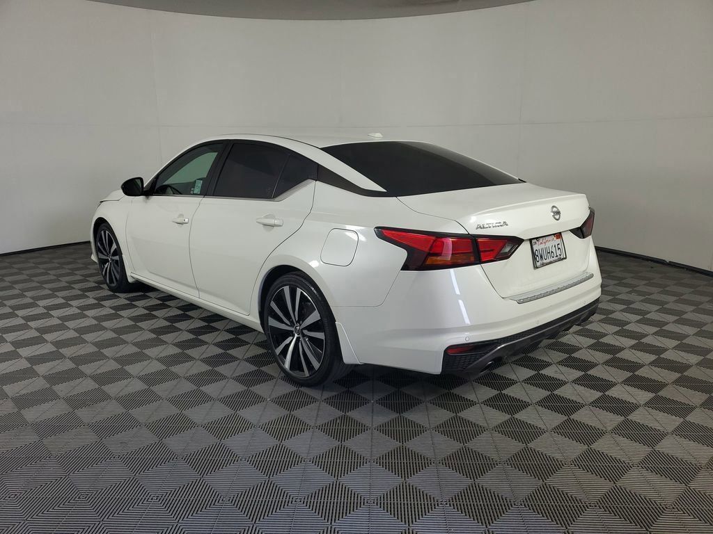 Used 2021 White Nissan 2.5 SR image 6