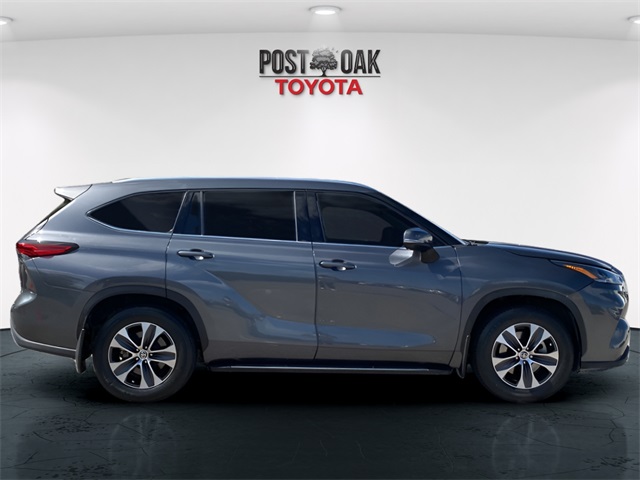 2021 Toyota Highlander XLE photo 5
