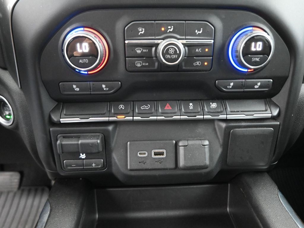 2019 Chevrolet Silverado 1500 RST photo 3