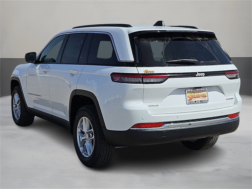 2025 Jeep Cherokee Laredo X photo 2