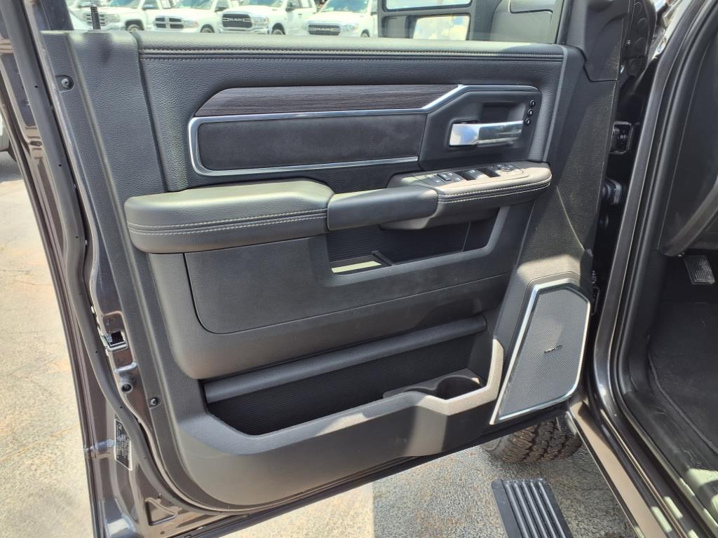 2025 Ram 2500 Laramie photo 4