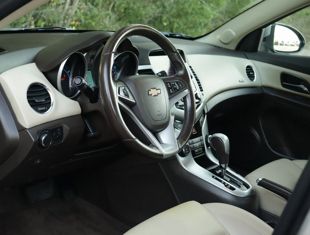 2015 Chevrolet Cruze LT photo 9