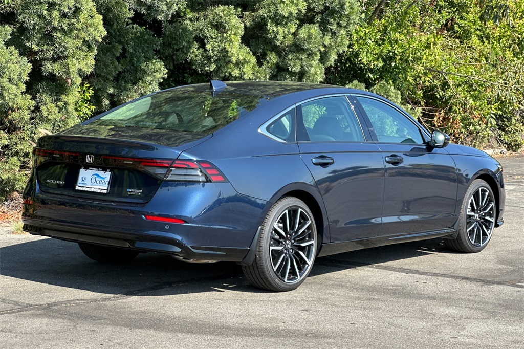 2025 Honda Accord Hybrid Touring photo 3