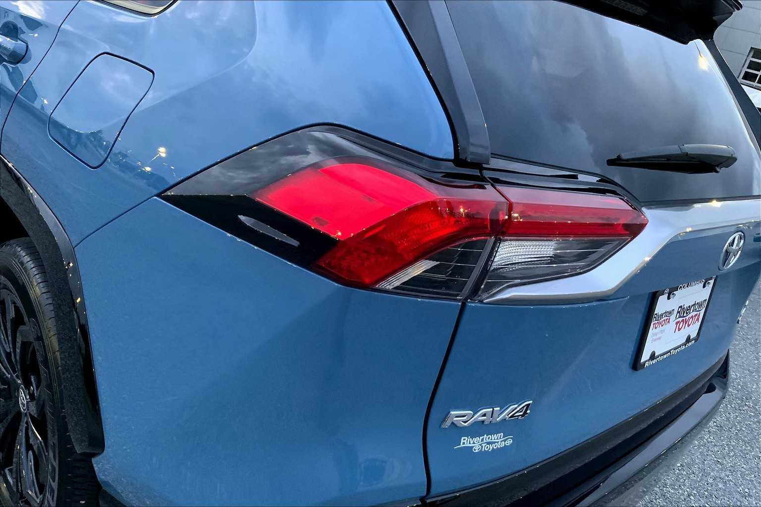 2025 Toyota RAV4 Hybrid XSE photo 27
