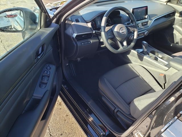 2025 Nissan Altima S photo 8