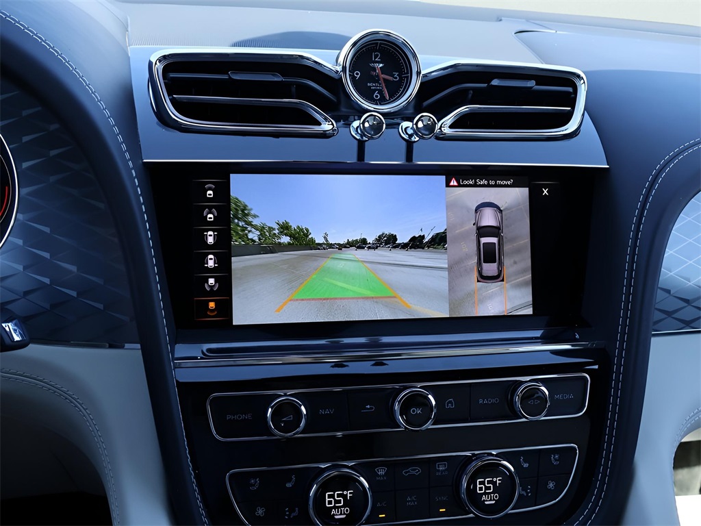 2023 Bentley Bentayga EWB Azure photo 22