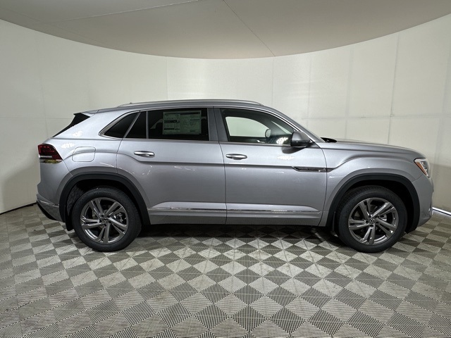 2024 Volkswagen Atlas Cross Sport SEL R-Line photo 8