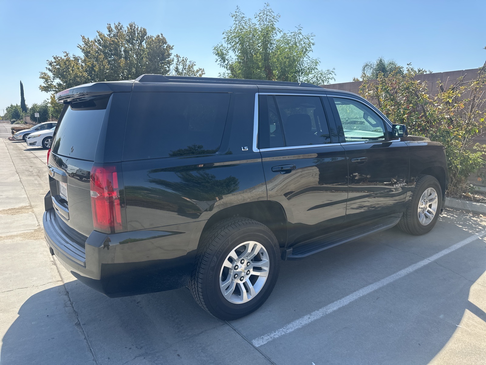 2016 Chevrolet Tahoe LS photo 3
