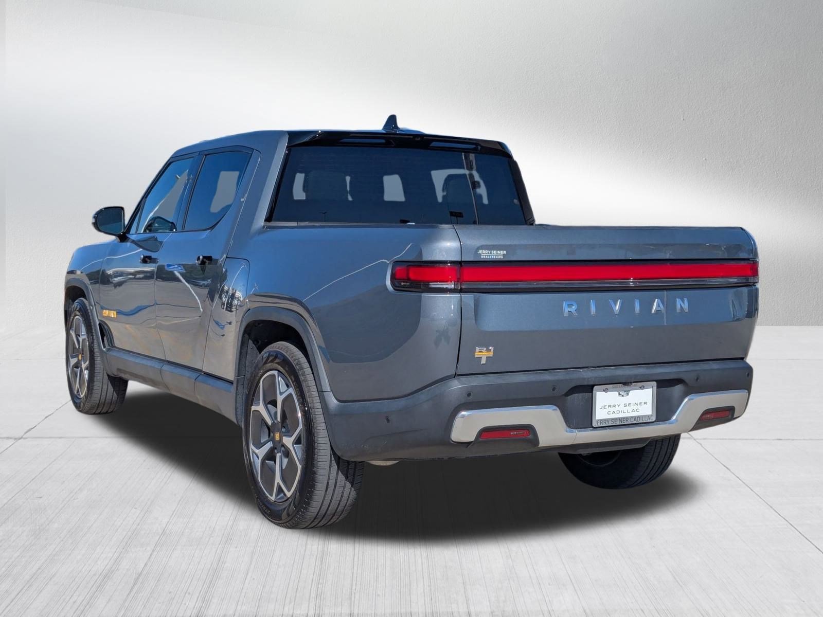 2022 Rivian R1T Adventure photo 2