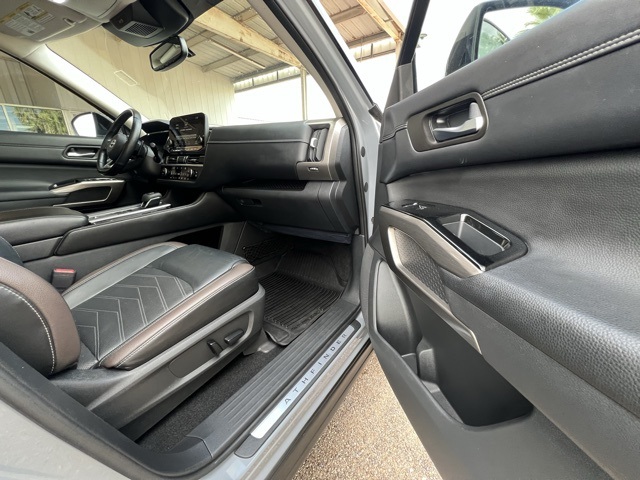 2022 Nissan Pathfinder Platinum photo 23
