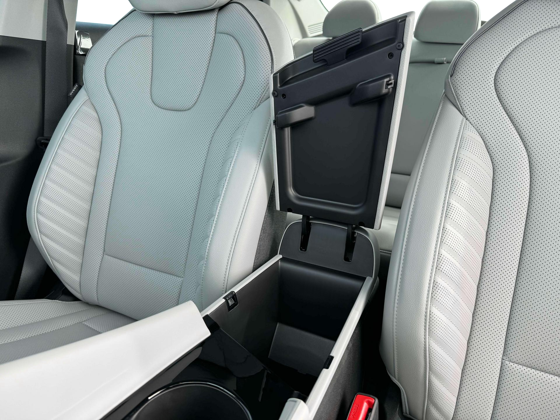 New 2025 Black Hyundai Limited image 18