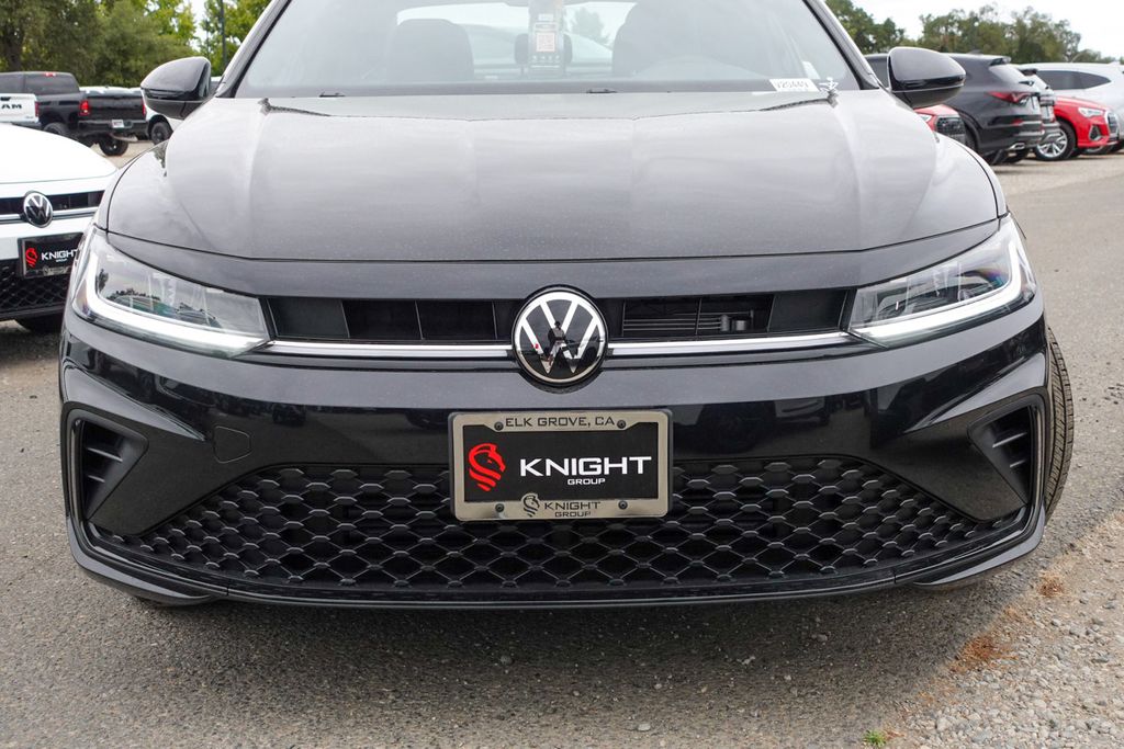 2025 Volkswagen Jetta 1.5T Sport photo 4