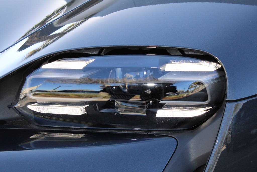 2023 Porsche Taycan S photo 16