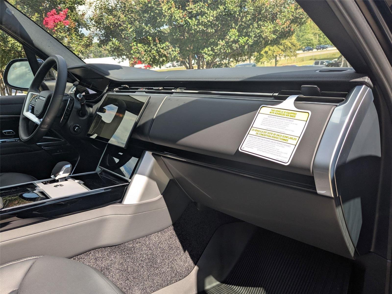2025 Land Rover Range Rover SE photo 19