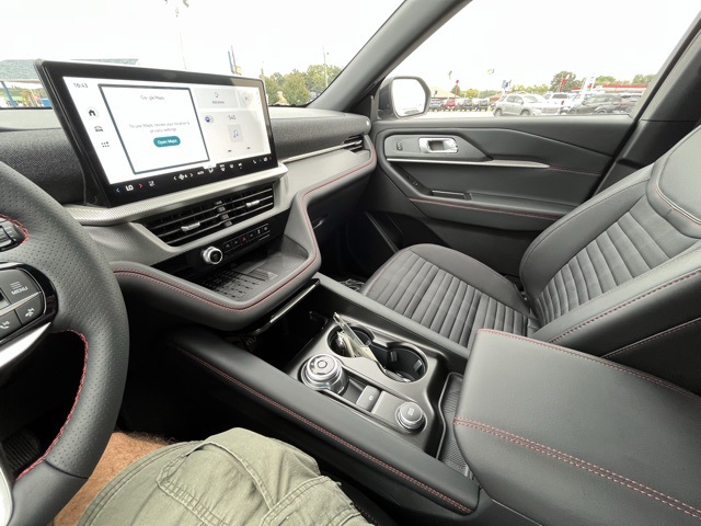 2025 Ford Explorer ST-Line photo 9