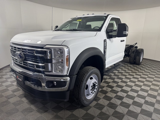 2025 Ford F-550 photo 3