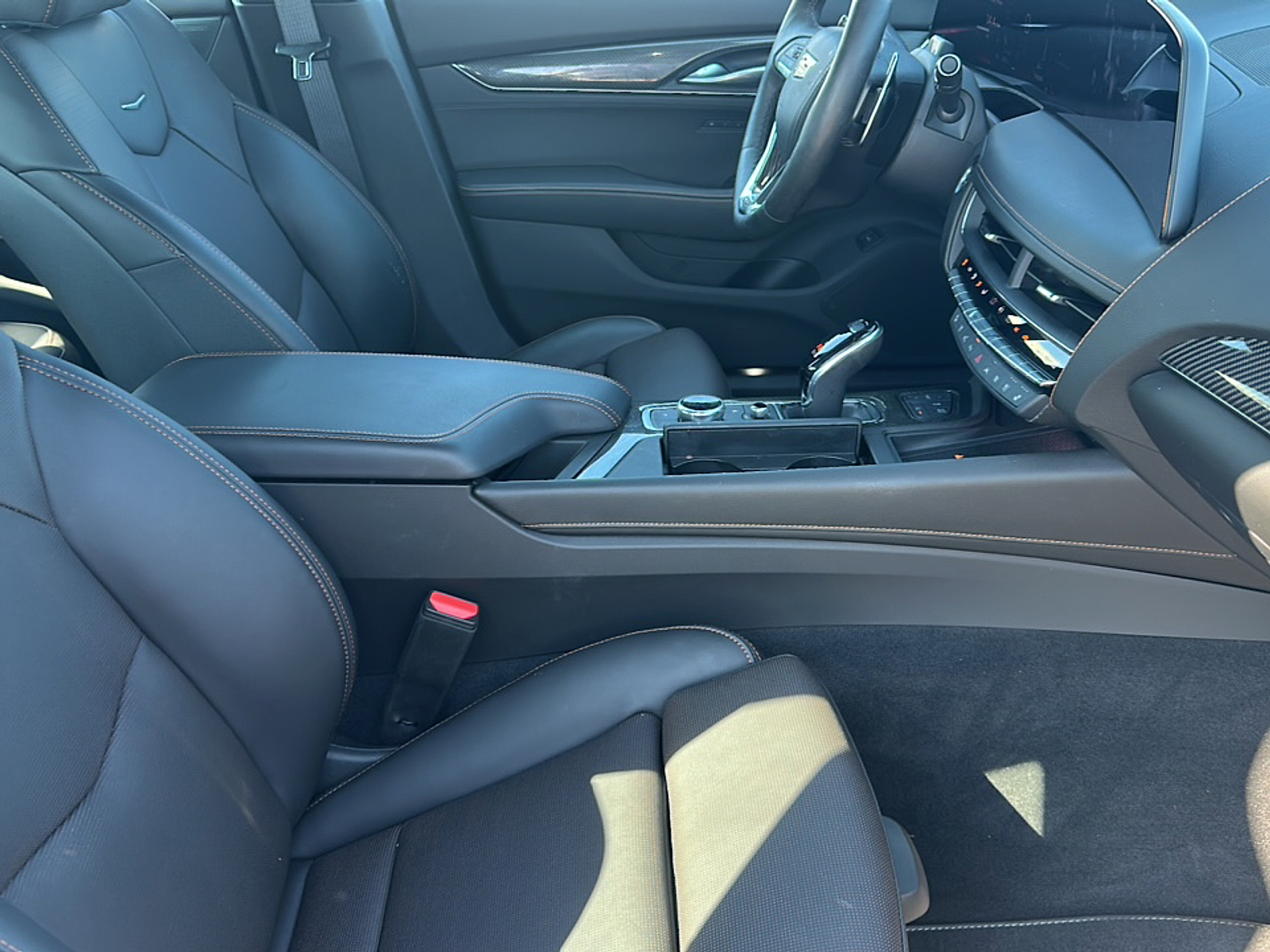 2025 Cadillac CT5 V photo 6