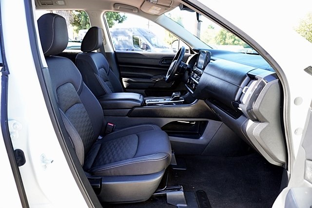 2023 Nissan Pathfinder SV photo 10
