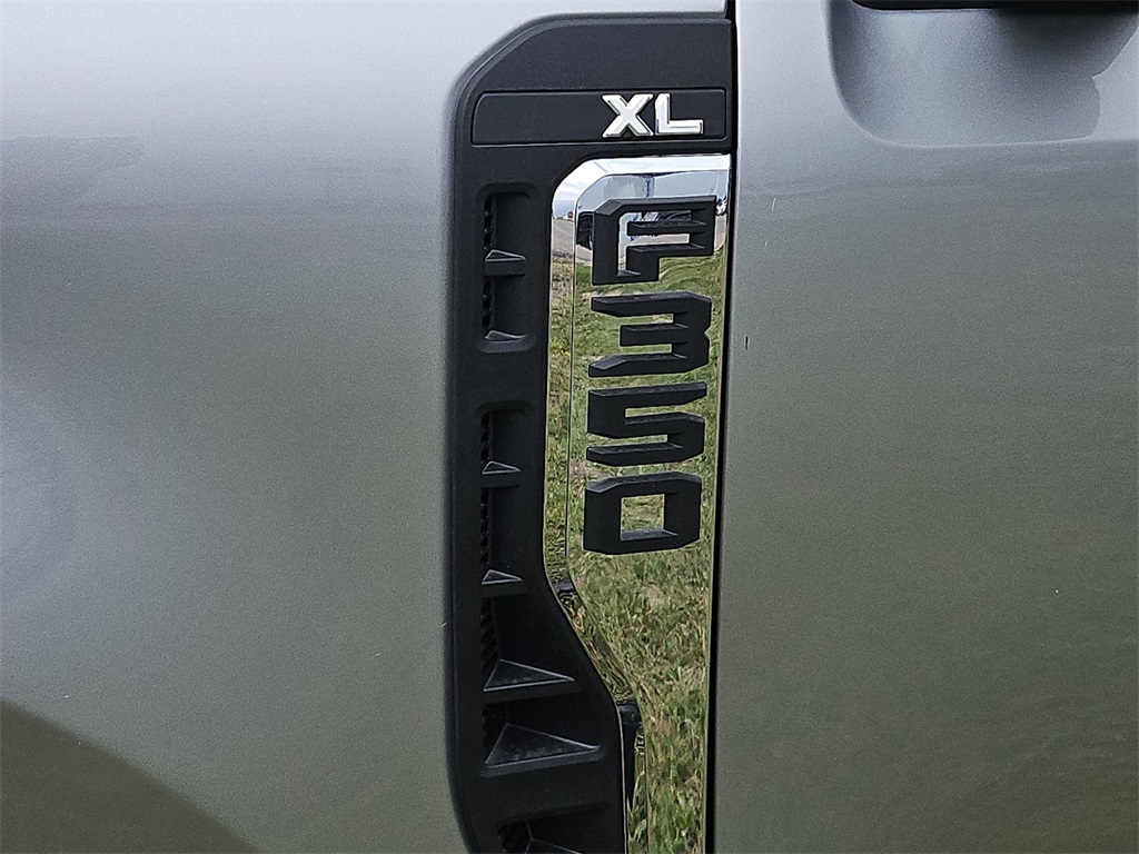 2024 Ford F-350 photo 22