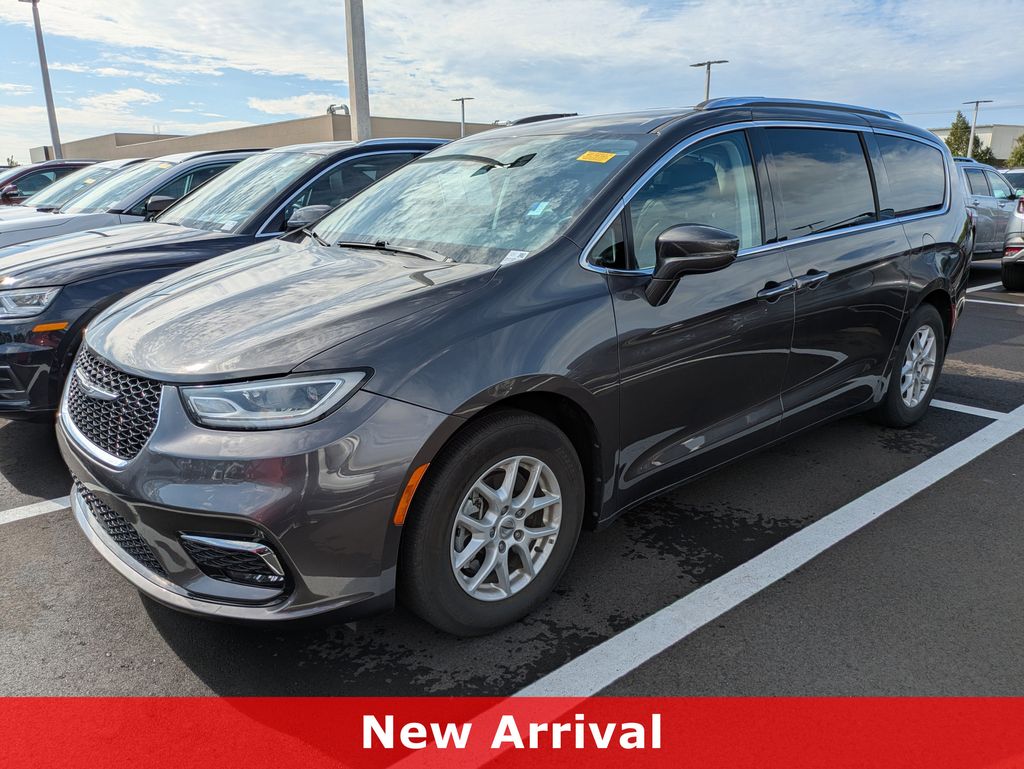 2021 Chrysler Pacifica Touring L's photo
