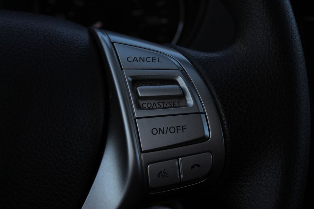 2016 Nissan Rogue S photo 23