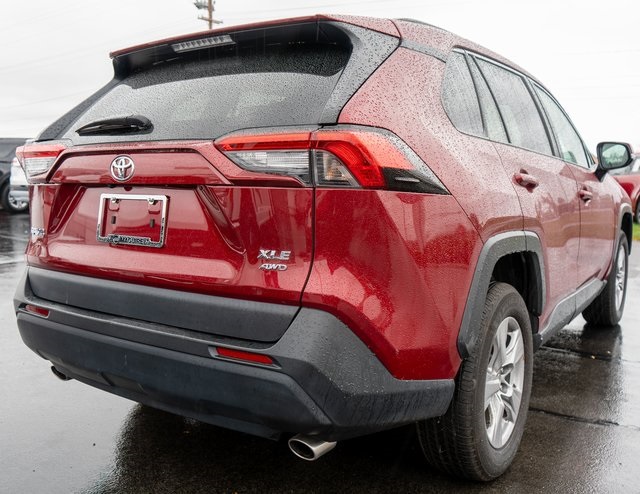 2022 Toyota RAV4 XLE photo 2