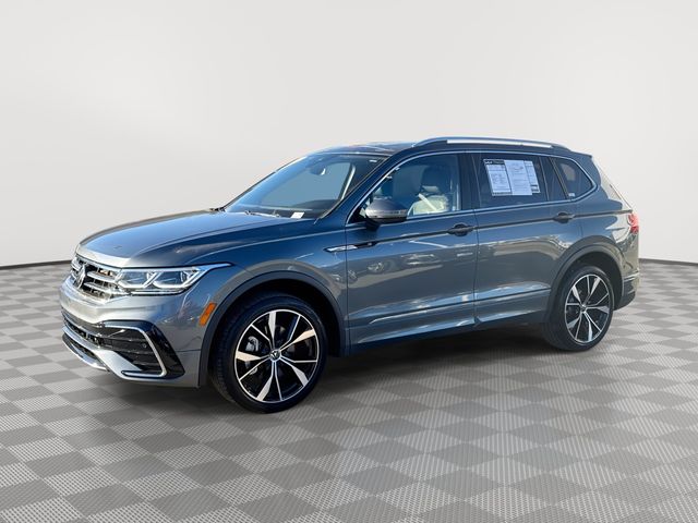 2023 Volkswagen Tiguan SEL R-LINE's photo