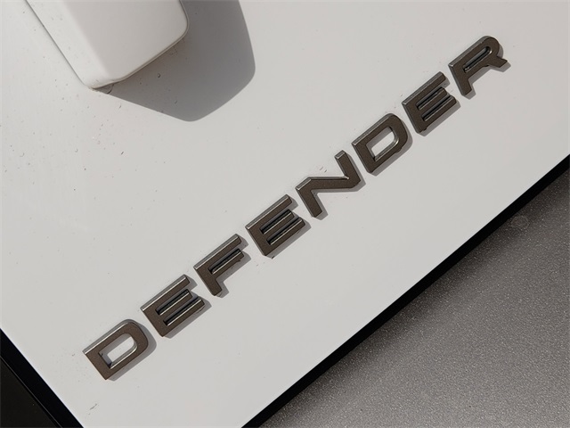 2025 Land Rover Defender 110 X-Dynamic SE photo 5