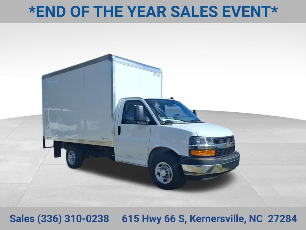 2025 Chevrolet Express Cutaway Base's photo
