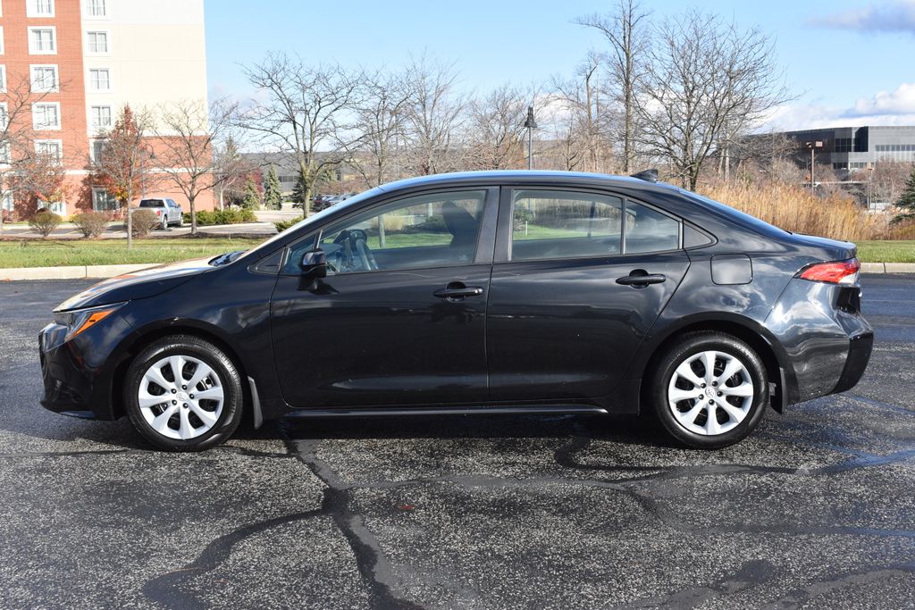 Used 2022 Toyota Corolla LE with VIN 5YFEPMAE9NP373182 for sale in Beachwood, OH