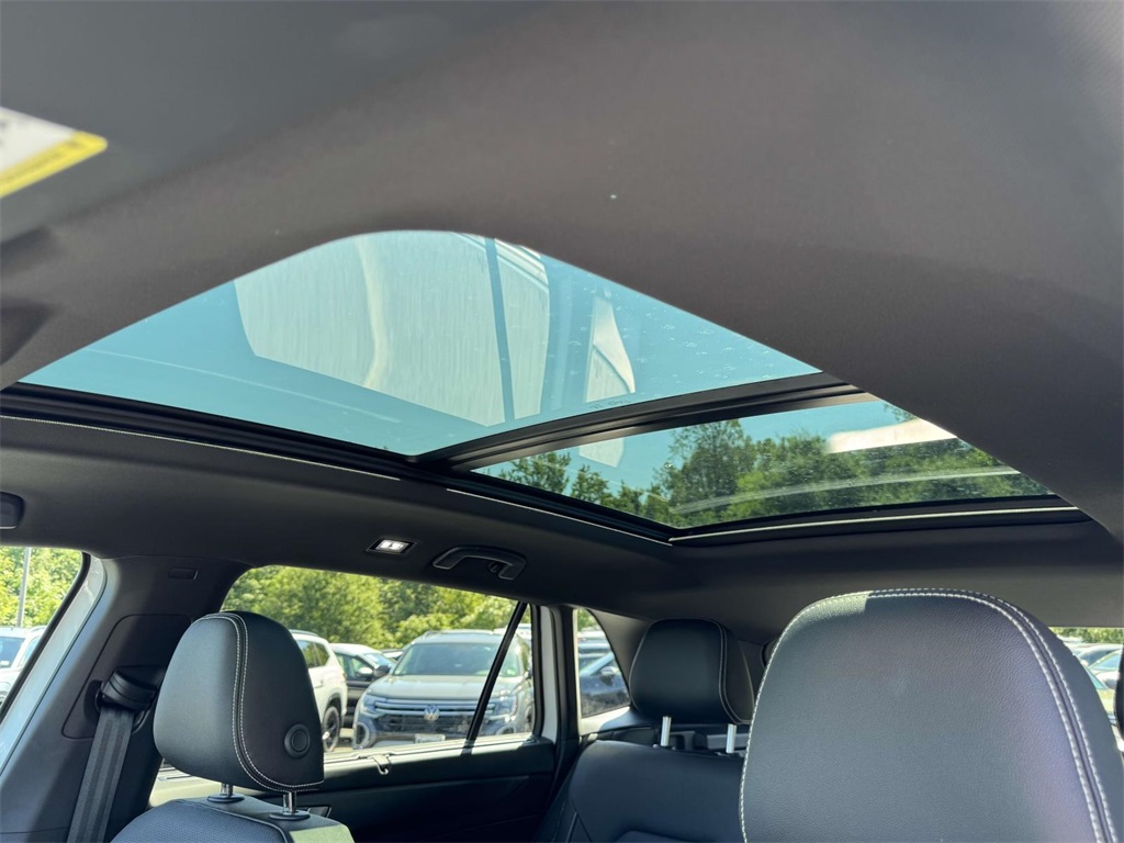 2026 Volkswagen Atlas Cross Sport SE Technology photo 3