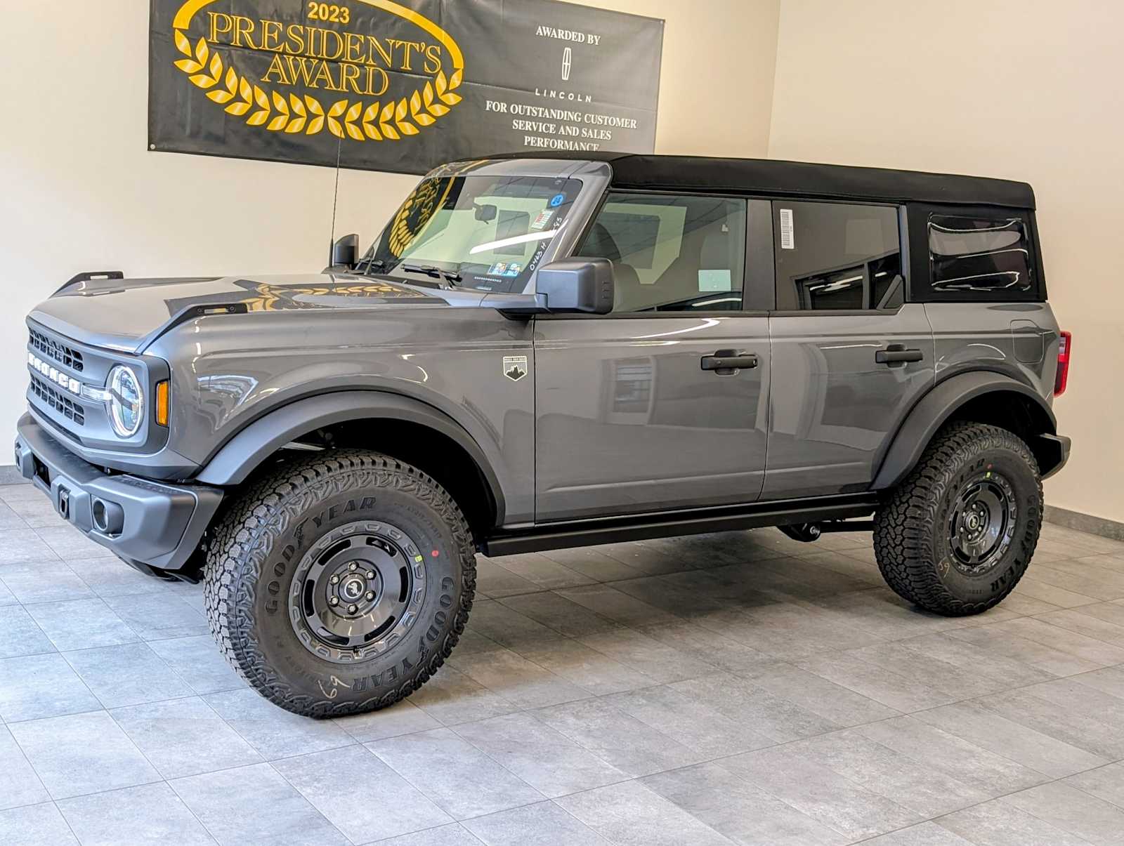 2025 Ford Bronco 4-Door Big Bend's photo