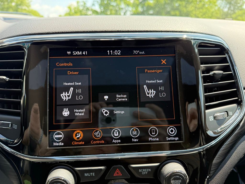 Used 2022 Red Jeep Laredo X image 18