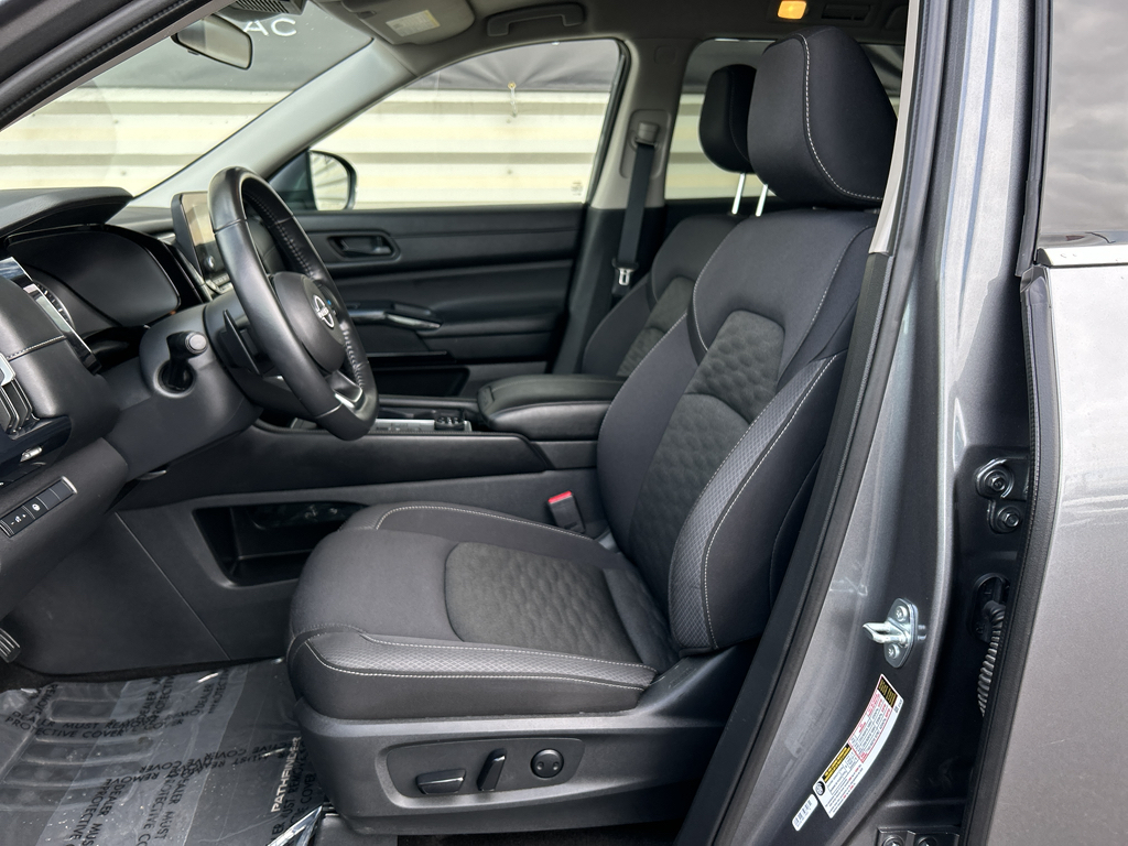 2024 Nissan Pathfinder SV photo 9