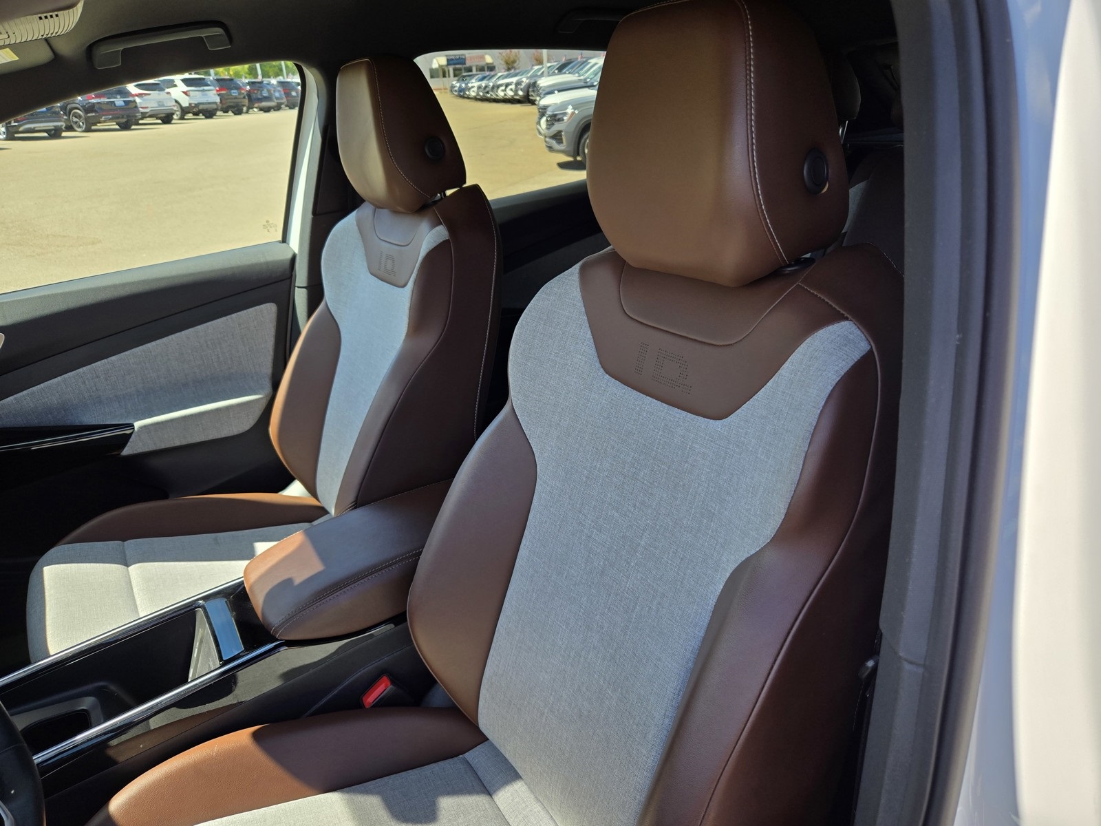 2023 Volkswagen ID.4 Pro photo 14