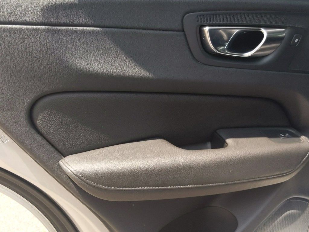2020 Volvo XC60 T5 Inscription photo 23