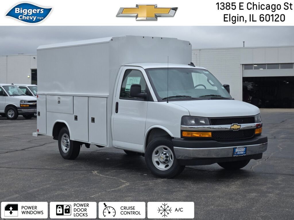 2025 Chevrolet Express Cutaway Base's photo