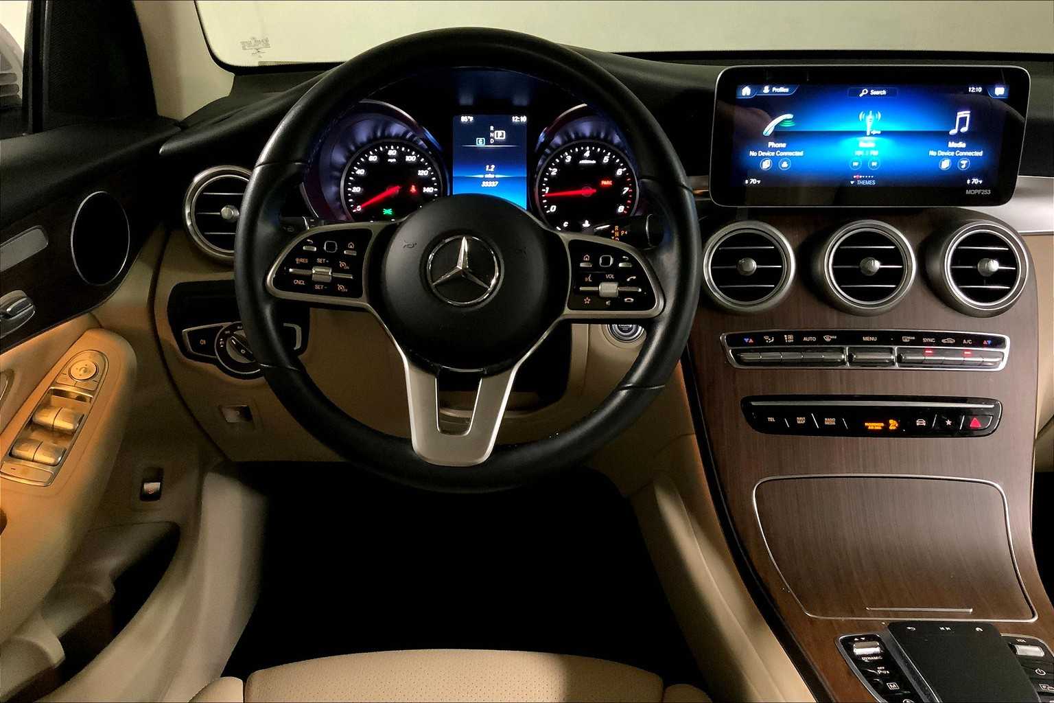 2022 Mercedes Benz GLC 300 photo 5