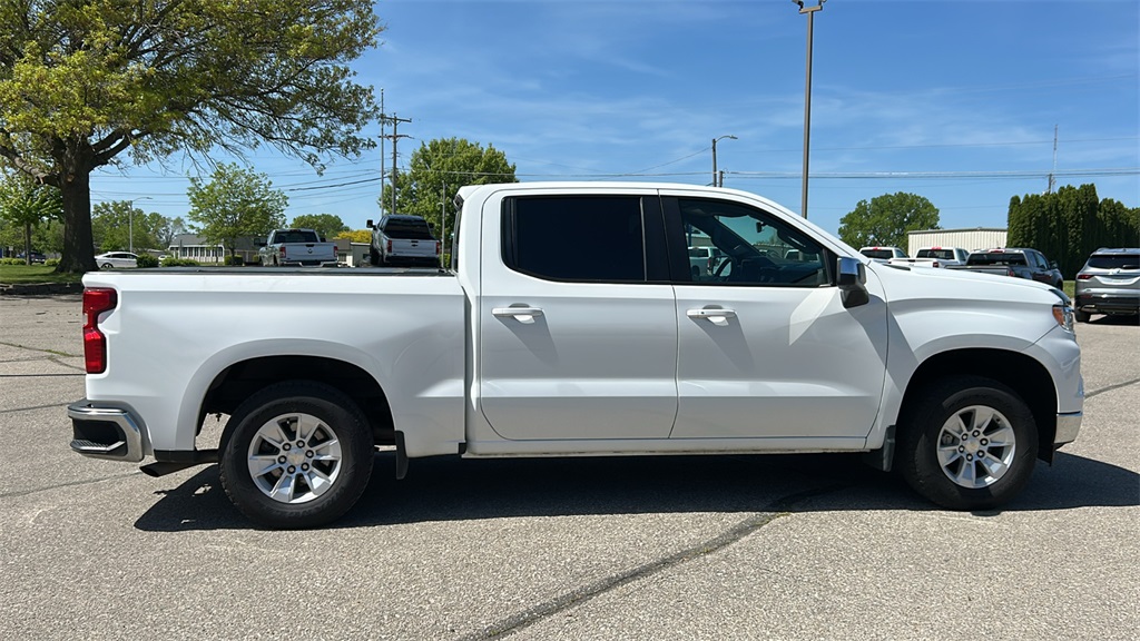 2022 Chevrolet Silverado 1500 LT photo 2