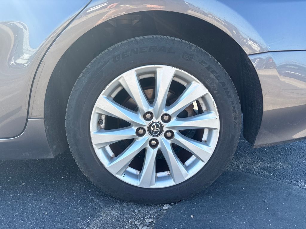 2018 Toyota Camry SE XLE photo 4
